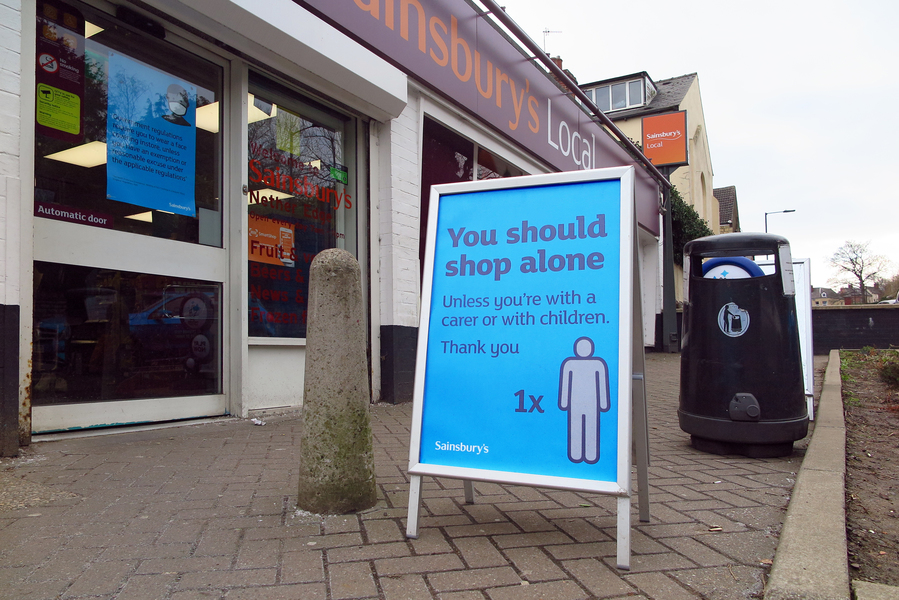 英國新冠肺炎確診數再度增加。(Photo by Tim Dennell on Flickr under CC2.0)