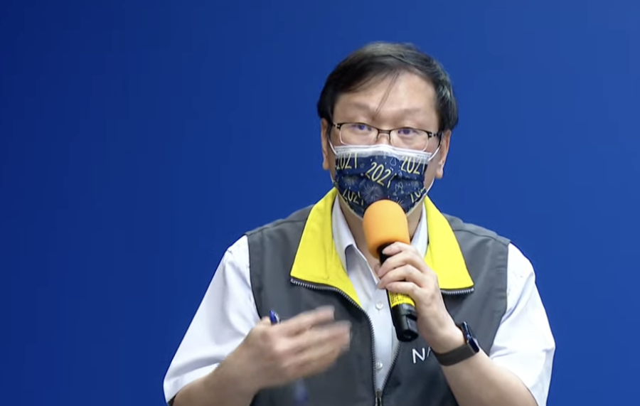 莊人祥表示,大型疫苗接種計畫將逐步開始規劃。(直播截圖)