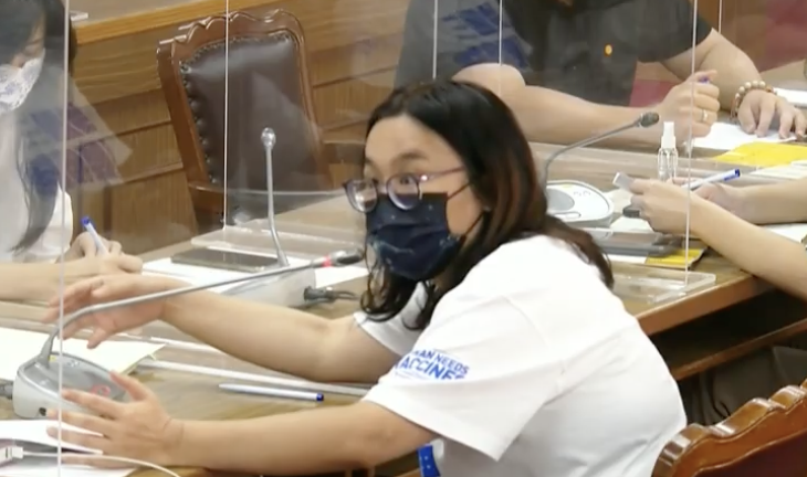 陳玉珍質疑,為何行政院不針對疫苗採購進行專題報告。(直播截圖)