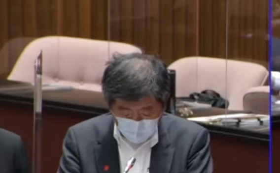 面對立委追問疫苗問題,陳時中多次動怒。(直播截圖)