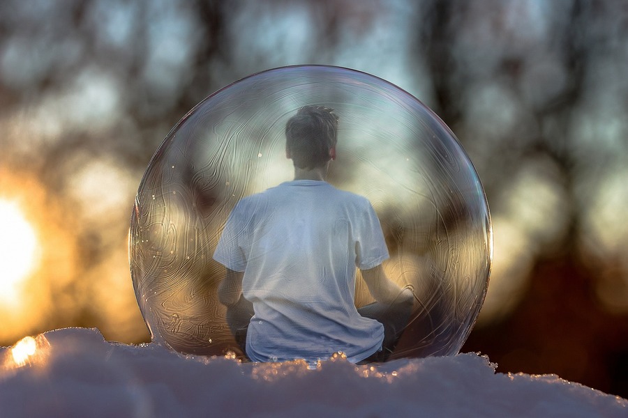 錯誤疫情訊息使染病者與少數族群一再遭到孤立與歧視。(Photo by ingesistel on Pixabay under Pixabay License)