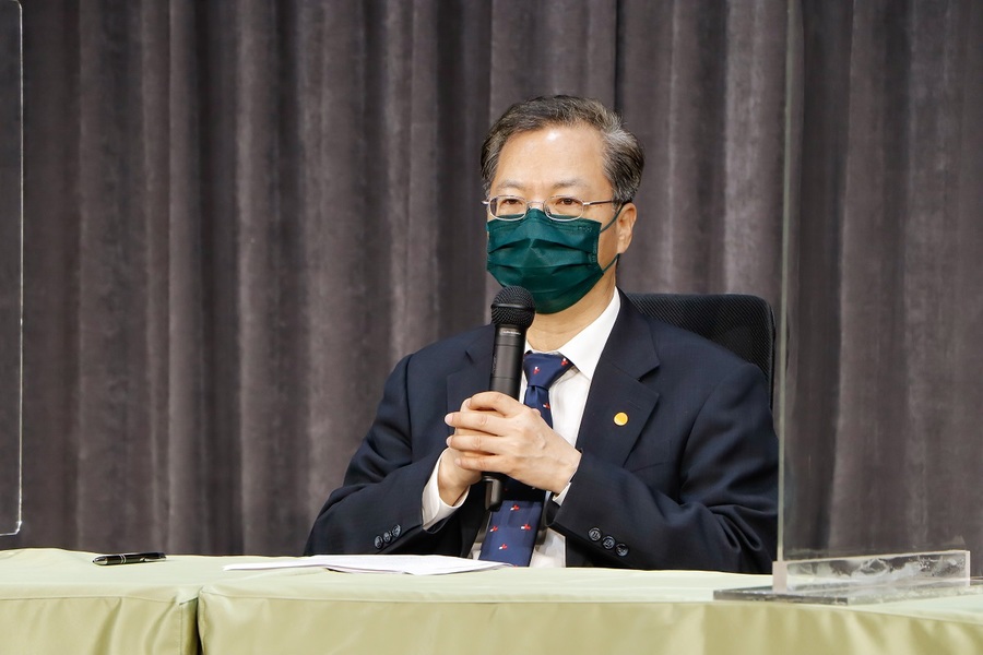 國發會主委龔明鑫24日公布「國發基金新創紓困加碼方案」。(國發會)