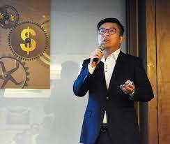 北威論壇上,有專家看好美國後續由大規模財政帶動的經濟復甦。(影片截圖)