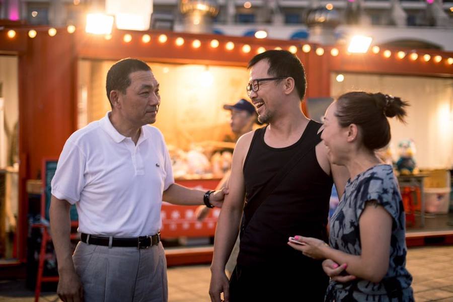 侯友宜(左)鼓勵永和地區居民出門廣篩,抓出隱形感染源。(侯友宜臉書)