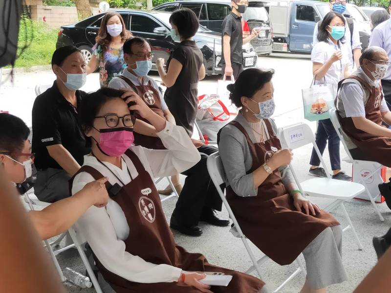 經濟部長王美花(右)與台北市副市長黃珊珊24日出席台灣世博會開幕。(Photo by 呂翔禾/台灣醒報)
