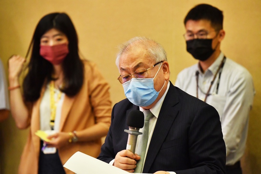 行政院9日將所有紓困預算都提完,若要調整會視疫情狀況,看是否要再修特別條例。圖為主計總長朱澤民。(行政院)