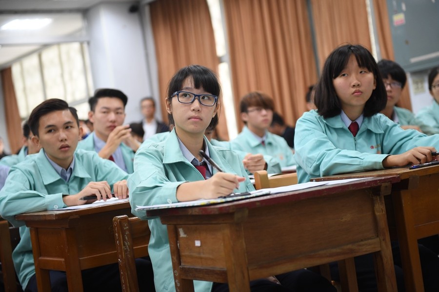新北市的學校對學生施打疫苗後,需進行兩天的線上教學。(網路截圖)