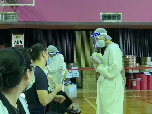 疫情趨緩,不等於可以停止疫苗接種。(Photo by 林志怡/台灣醒報)