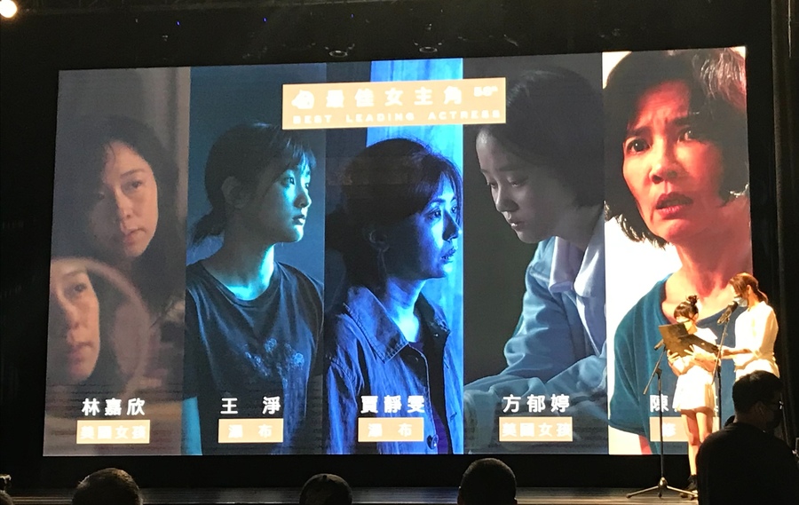 陳妍霏(左)、謝盈萱(右)公布最佳女主角入圍名單(Photo by 簡嘉佑/台灣醒報)