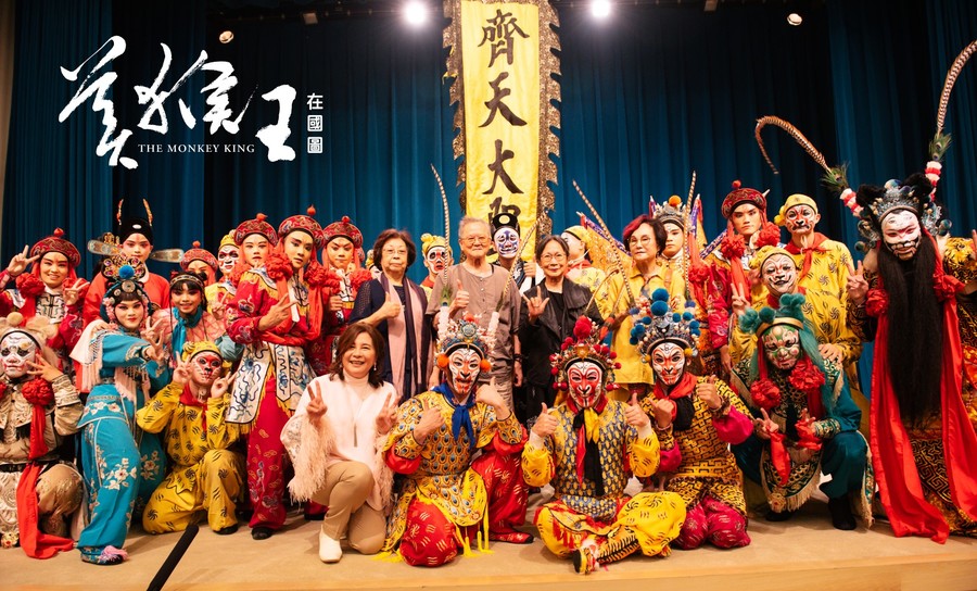 京劇演員朱陸豪時隔十七年重新扮演孫悟空,演繹美猴王大鬧天宮的經典橋段。(趨勢教育基金會臉書)